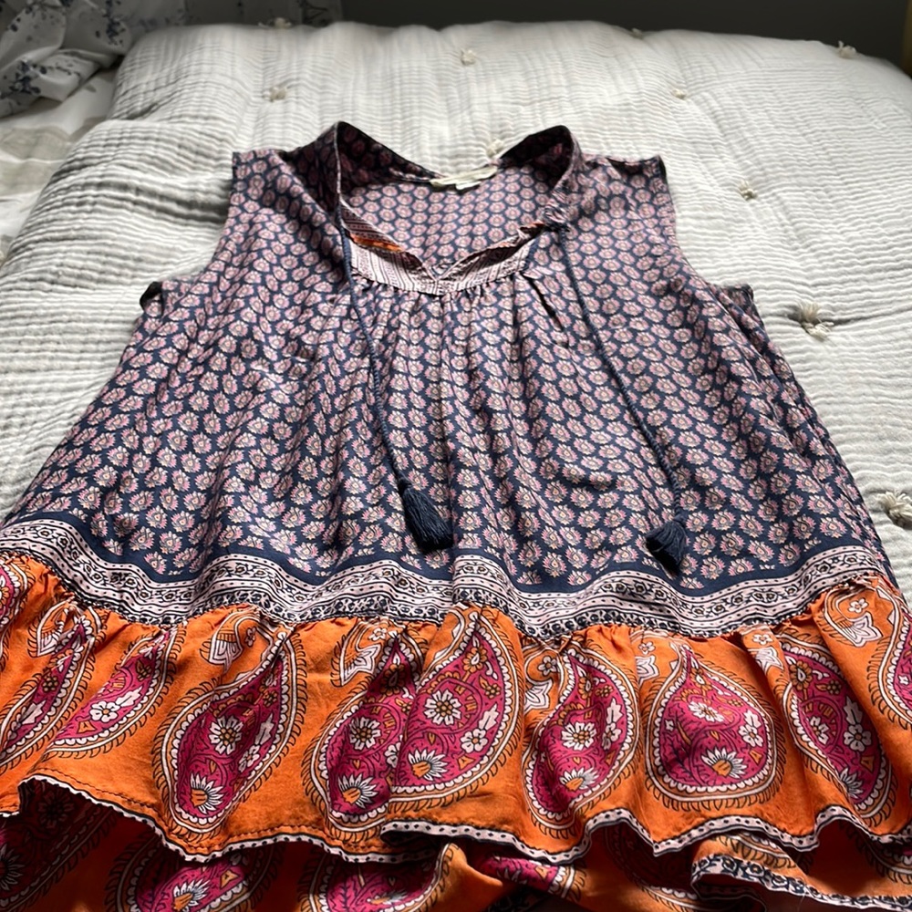 Sleeveless silky top with tassels size S